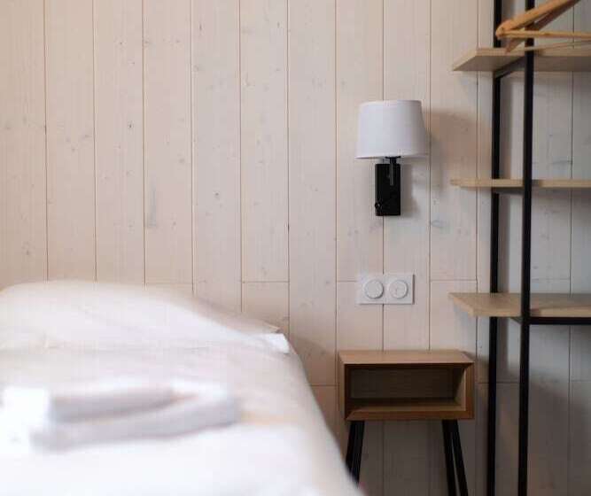 带海景的标准工作室, De La Baie