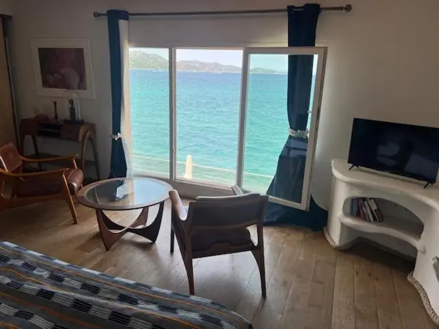Villa 1 Makuuhuone Merinäkymä, Hôtel Dolce Notte