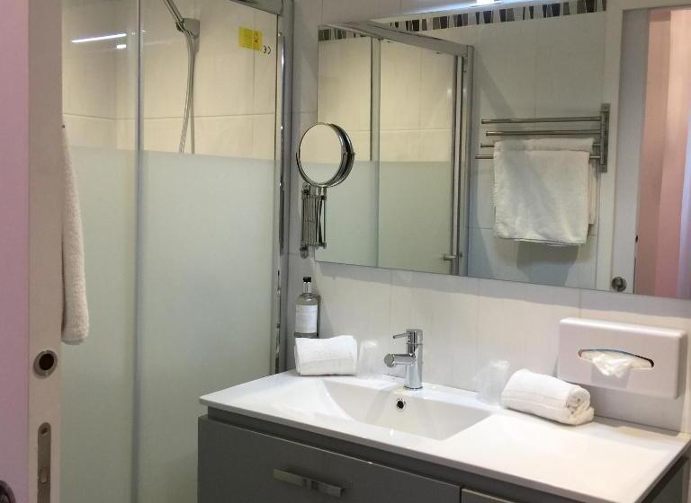 标准工作室带泳池景, Hôtel Eden Cassis   Parking Privé