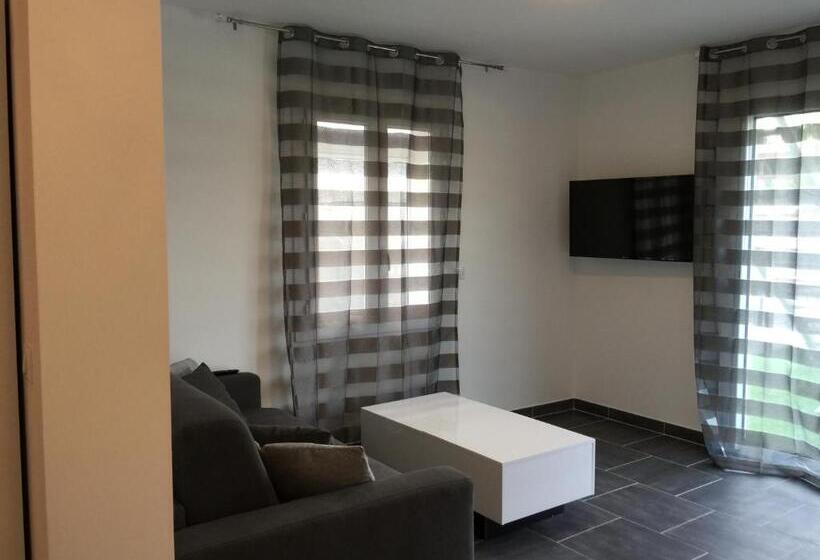 标准工作室带泳池景, Hôtel Eden Cassis   Parking Privé