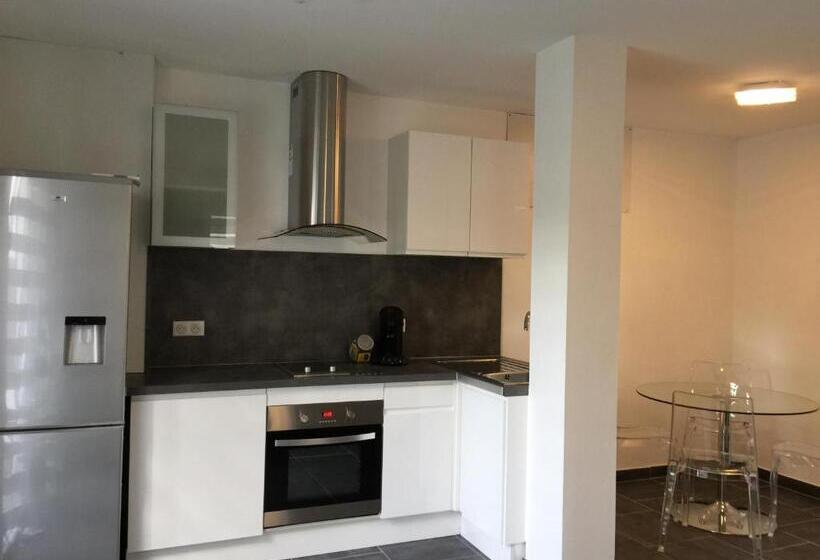 标准工作室带泳池景, Hôtel Eden Cassis   Parking Privé