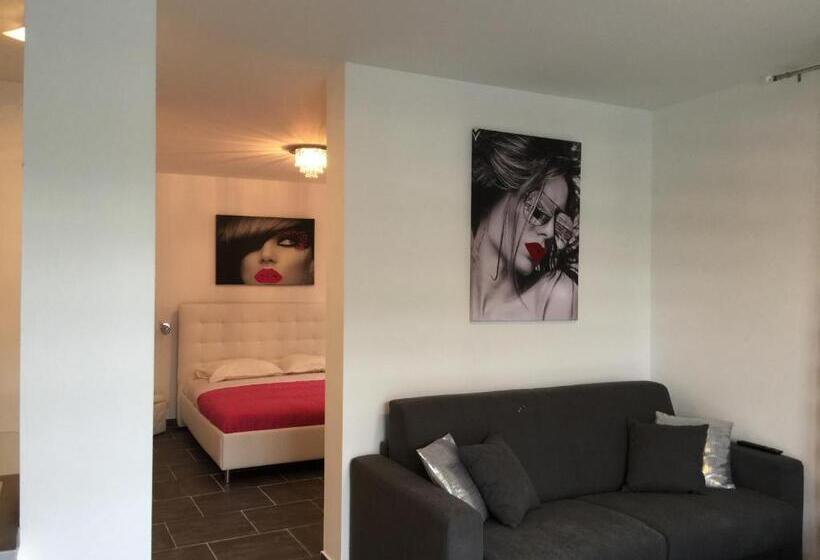 标准工作室带泳池景, Hôtel Eden Cassis   Parking Privé