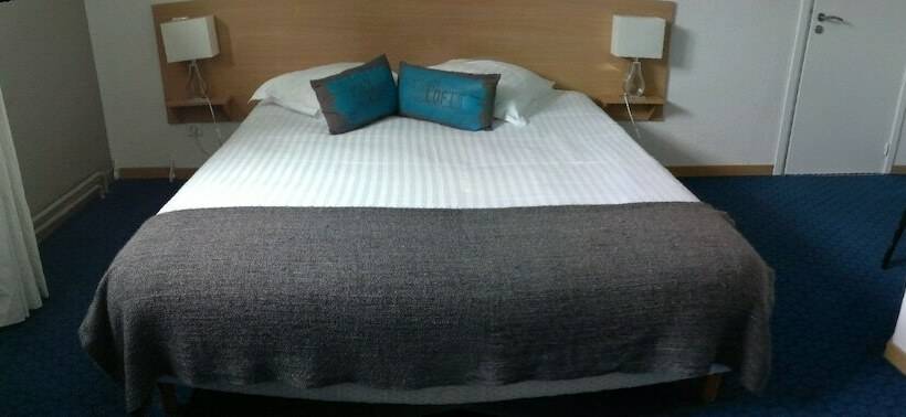 חדר סטנדרט לשלושה, La Regie