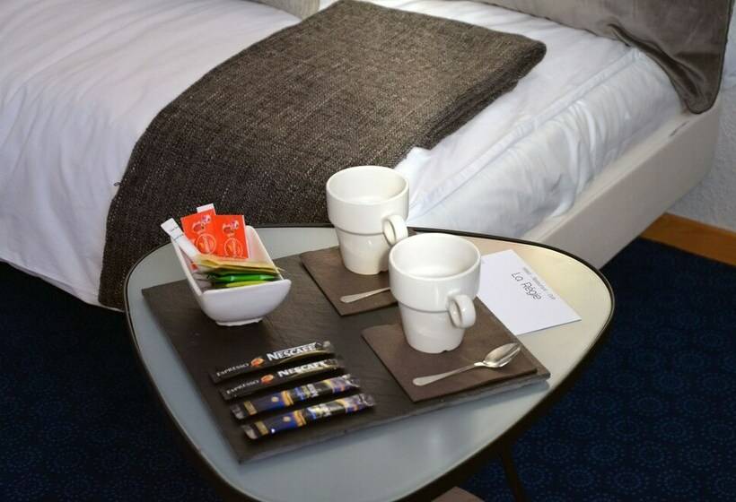 חדר סטנדרט לשלושה, La Regie