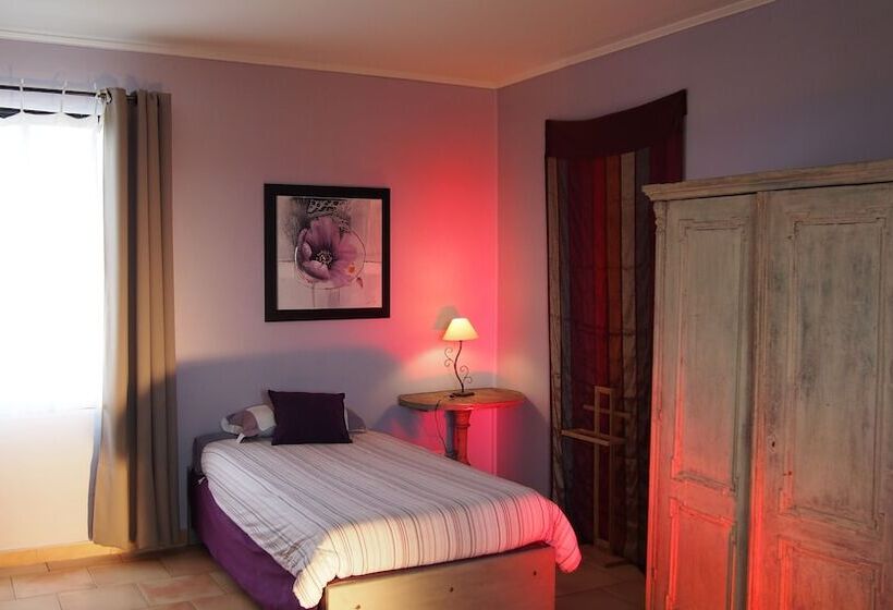 Трехместный Номер Премиум, Hôtel Le Relais Du Luberon