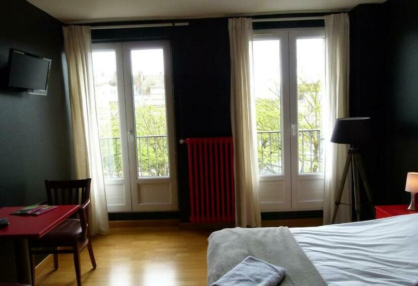 חדר סטנדרט לשלושה, Hôtel Victor