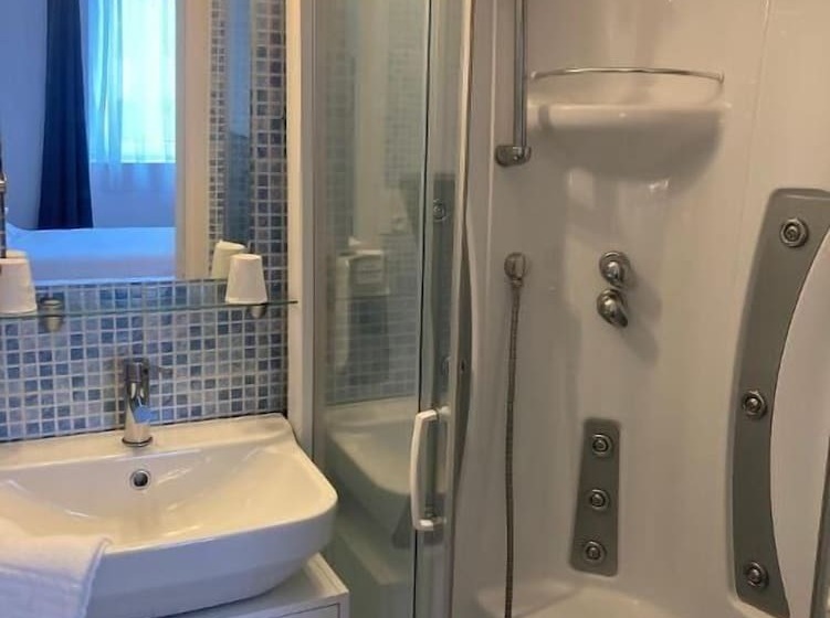 غرفة قياسية, Aigle D Or