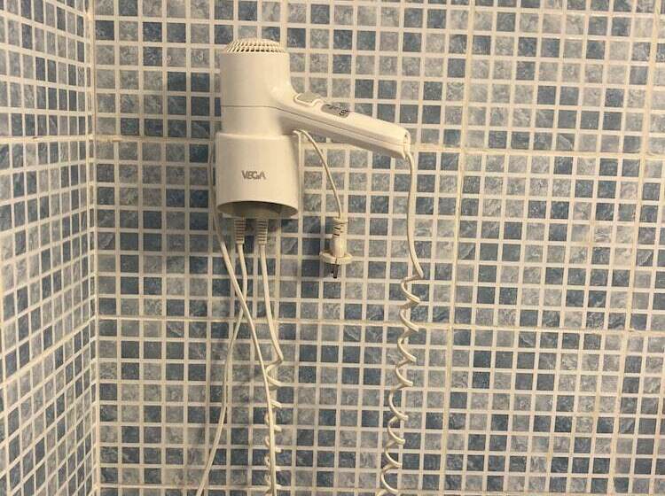 غرفة قياسية, Aigle D Or