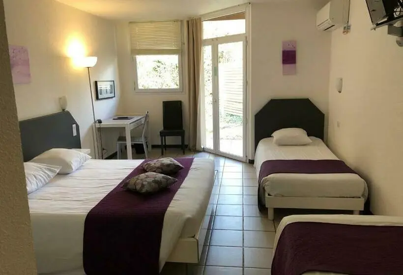 Standard Neljän Hengen Huone, Le Clos Des Bruyeres