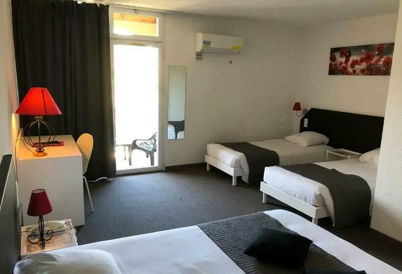 Standard Neljän Hengen Huone, Le Clos Des Bruyeres