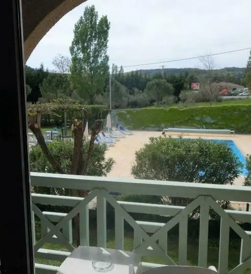 Standard Neljän Hengen Huone, Le Clos Des Bruyeres