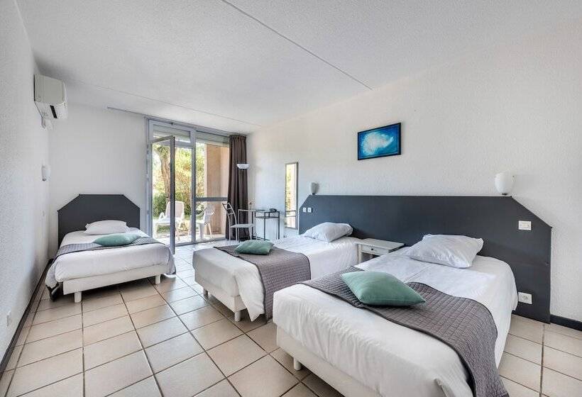 带泳池的标准三人间, Le Clos Des Bruyeres