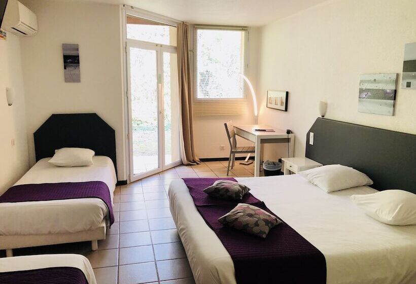 Standard Quadruple Room, Le Clos Des Bruyeres