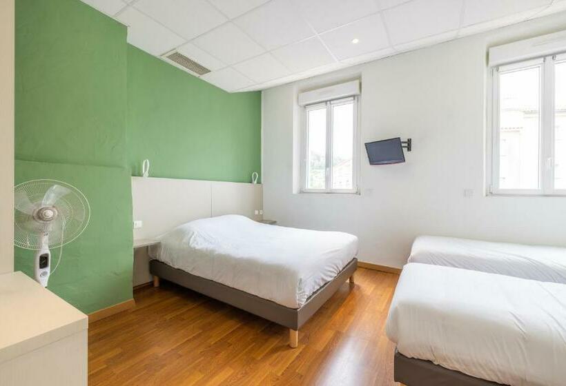 Семейный Номер, Le Relais De La Calèche