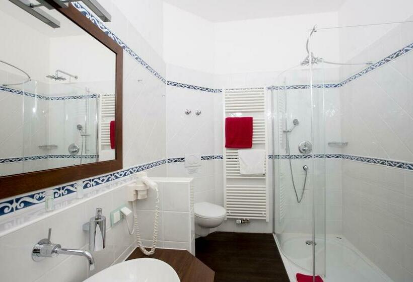 스탠다드 룸, Les Tourelles