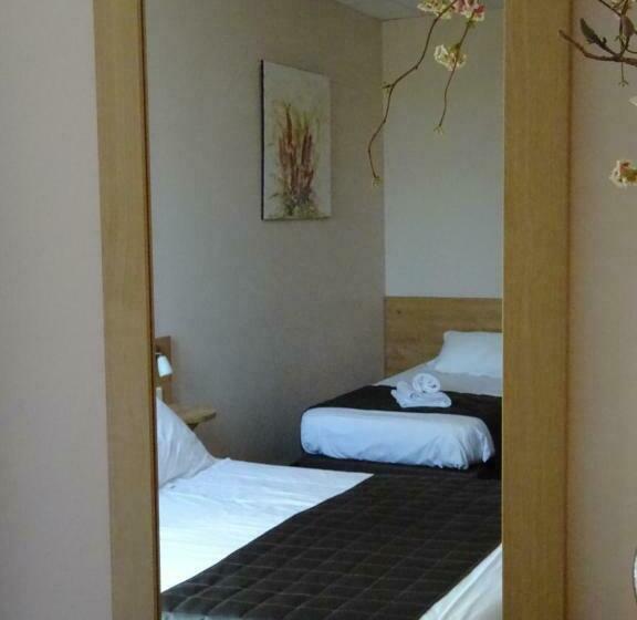 חדר סטנדרט לשלושה, Restaurant Le Castel Fleuri