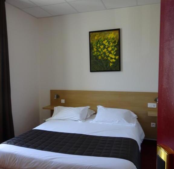 חדר סטנדרט לשלושה, Restaurant Le Castel Fleuri