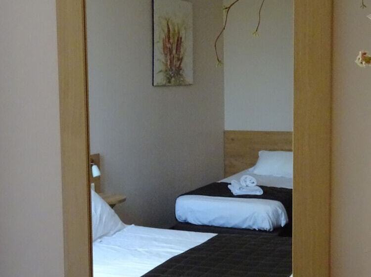 חדר סטנדרט לשלושה, Restaurant Le Castel Fleuri