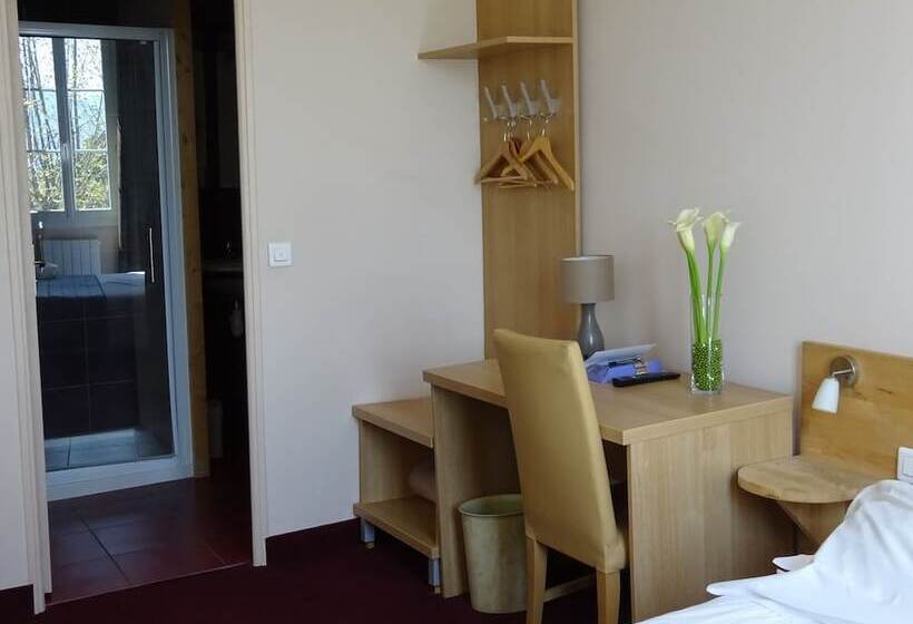 חדר סטנדרט לשלושה, Restaurant Le Castel Fleuri