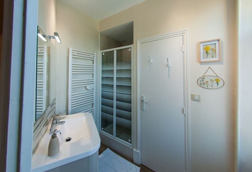 חדר סטנדרט, Au Puy Des Vérités