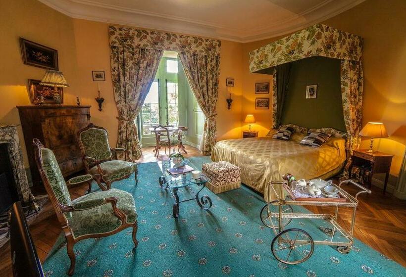 اتاق استاندارد چهار تخته, Château De La Flocellière