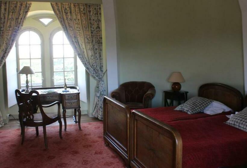 اتاق استاندارد چهار تخته, Château De La Flocellière