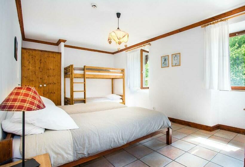 חדר סטנדרט לארבעה, Gite Auberge De Montvilliers