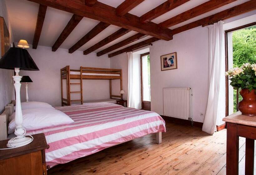 Четырехместный Номер Стандарт, Gite Auberge De Montvilliers