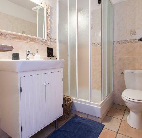 חדר סטנדרט לארבעה, Gite Auberge De Montvilliers