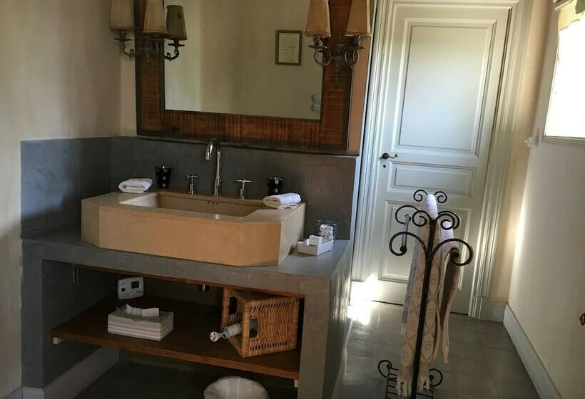 Номер Superior, Les Volets Bleus