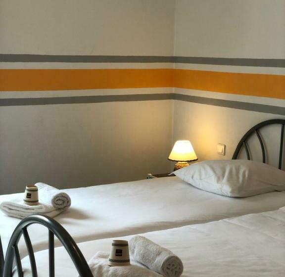 غرفة قياسية ثلاثية, Enzo Hotels Neufchâteau By Kyriad Direct