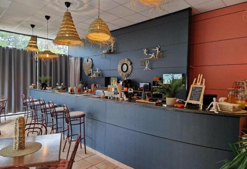 חדר משפחתי, Tempo Hôtel