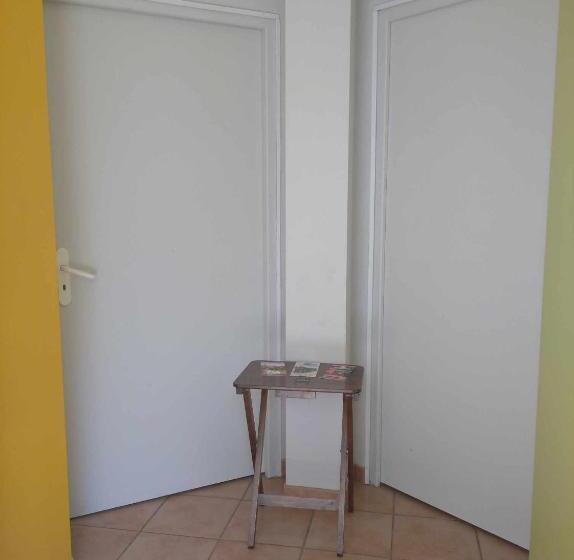 חדר משפחתי, Tempo Hôtel