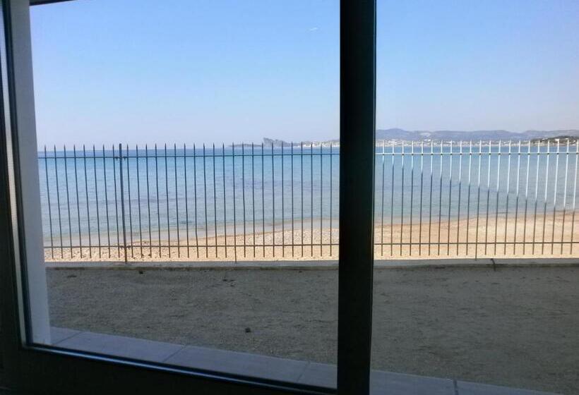 חדר קומפורט, Au Tapis De Sable