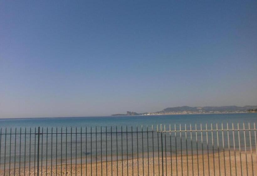 اتاق راحتی, Au Tapis De Sable