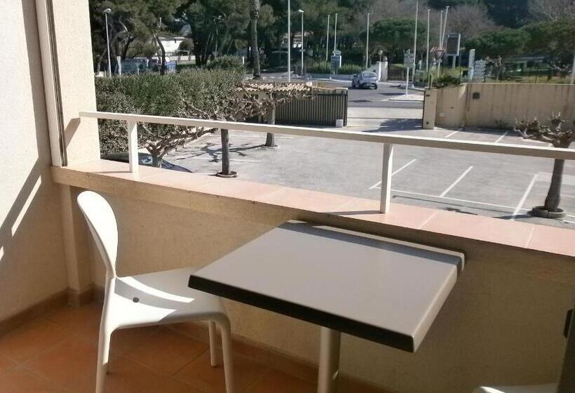 חדר קומפורט, Au Tapis De Sable