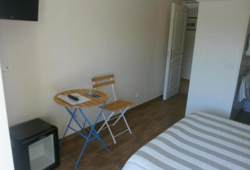 חדר קומפורט, Au Tapis De Sable