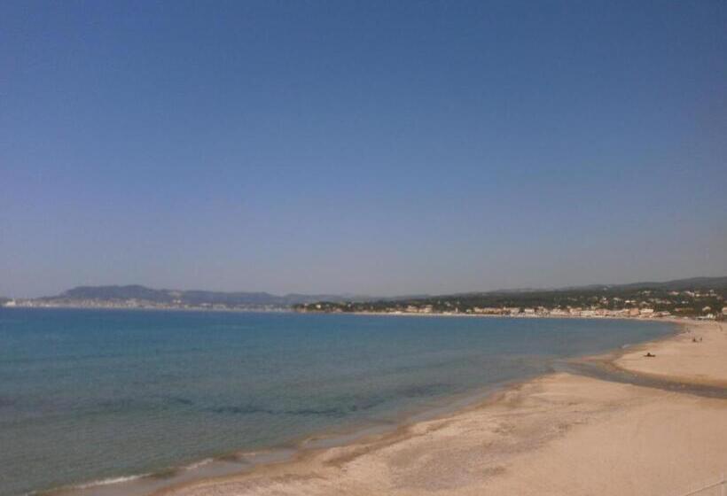 اتاق استاندارد با بالکن و چشم‌انداز دریا, Au Tapis De Sable