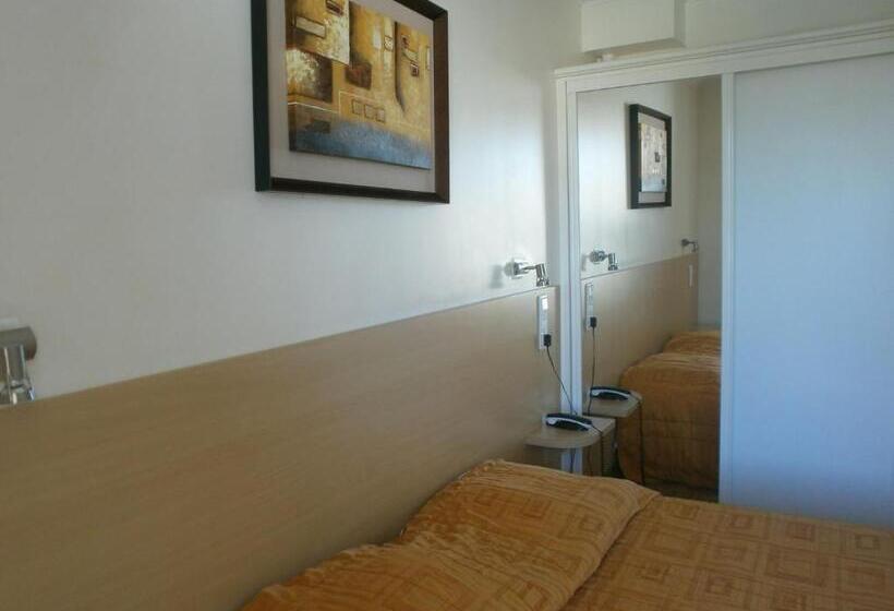 חדר משפחתי, Au Tapis De Sable