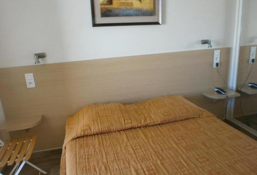 חדר משפחתי, Au Tapis De Sable