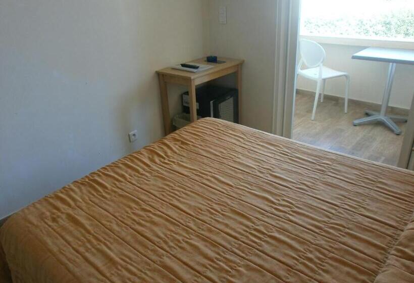 חדר משפחתי, Au Tapis De Sable