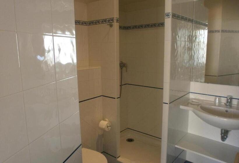 חדר משפחתי, Au Tapis De Sable