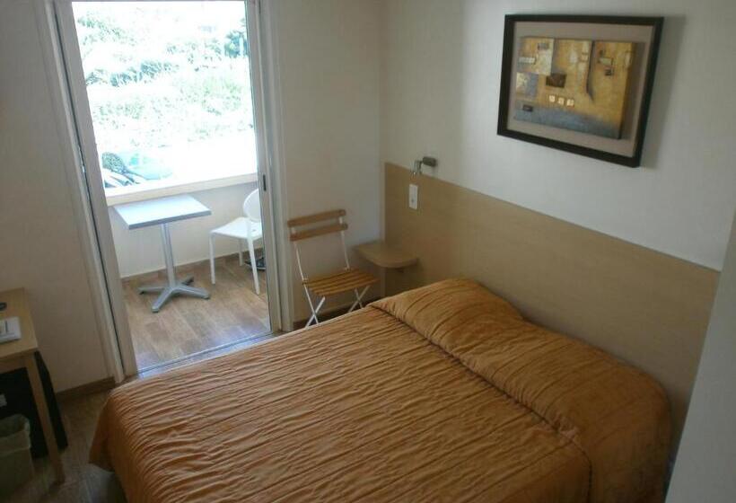 חדר משפחתי, Au Tapis De Sable