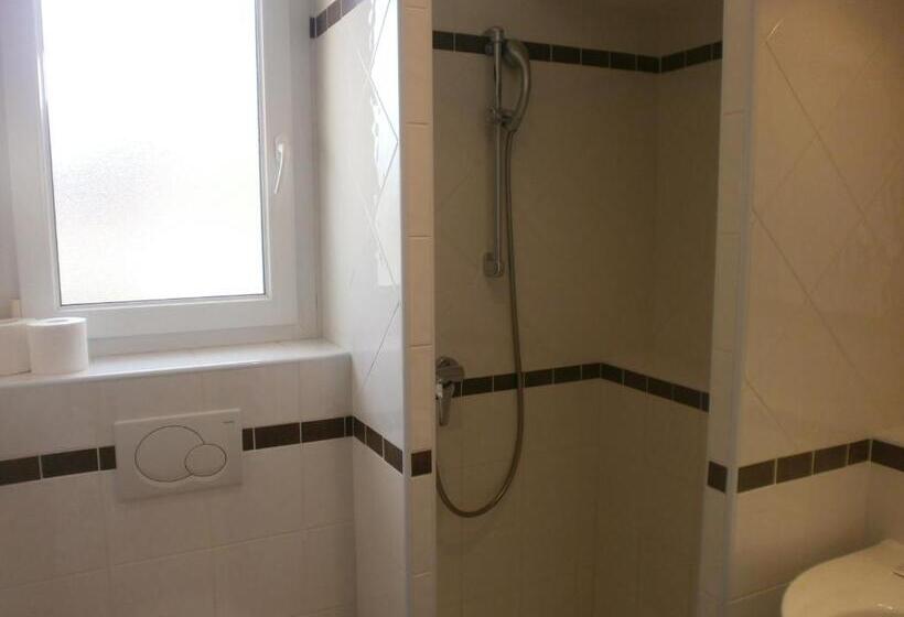 חדר משפחתי, Au Tapis De Sable