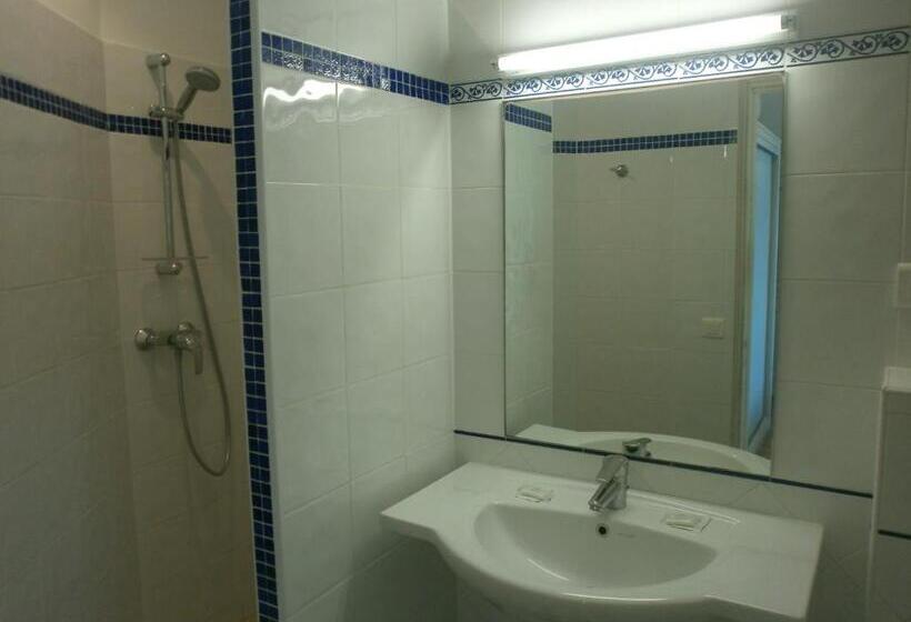 חדר קומפורט, Au Tapis De Sable