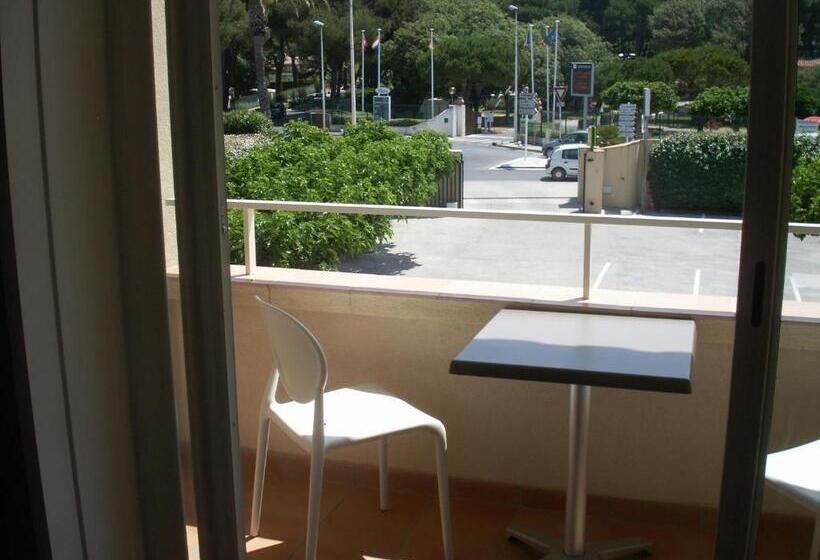 חדר קומפורט, Au Tapis De Sable