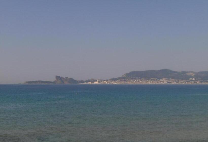 חדר סטנדרט נוף לים עם מרפסת, Au Tapis De Sable