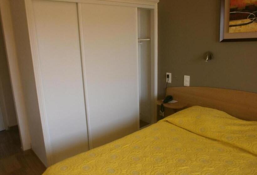 חדר משפחתי, Au Tapis De Sable