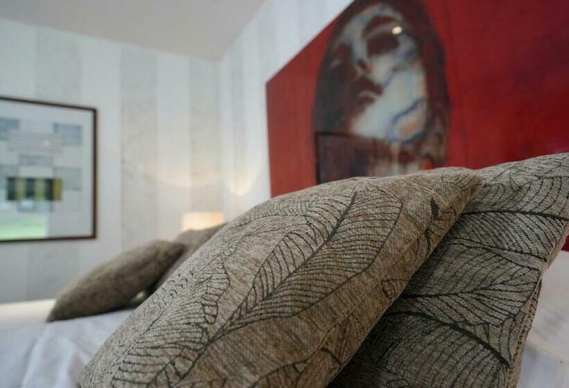 주니어 스위트 킹사이즈 침대, Auberge De La Poulcière