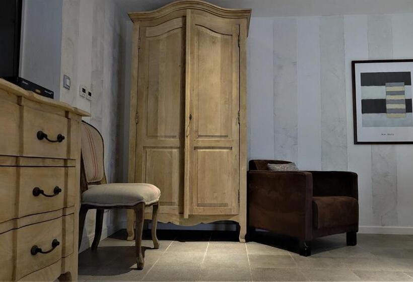 주니어 스위트 킹사이즈 침대, Auberge De La Poulcière